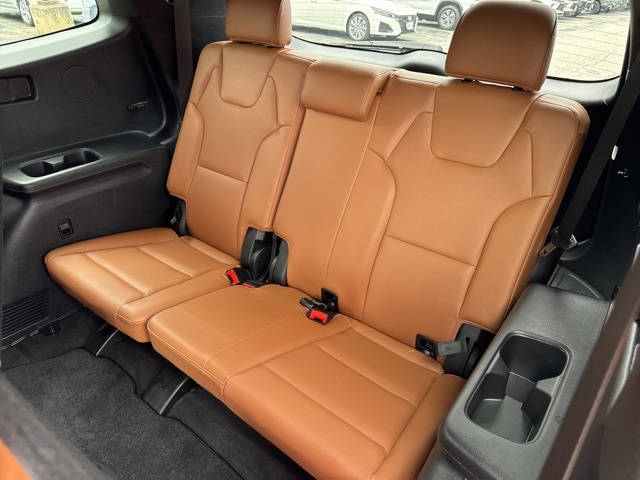 Vehicle image 37 of 71