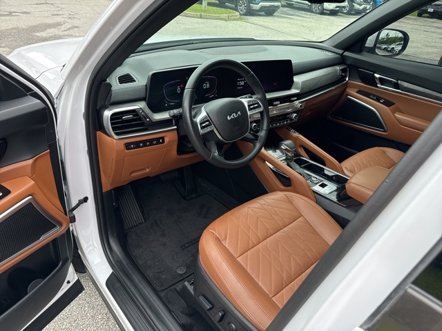 Vehicle image 47 of 71