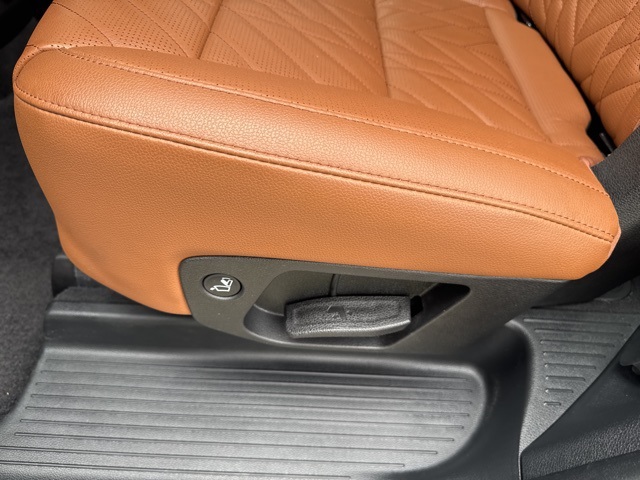 Vehicle image 65 of 71