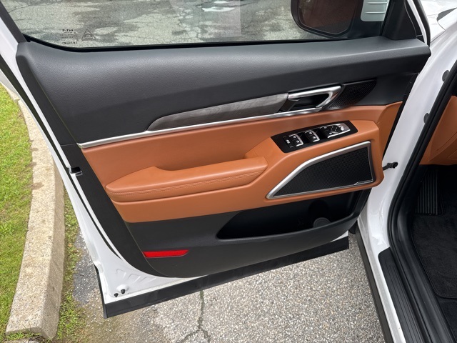 Vehicle image 53 of 71