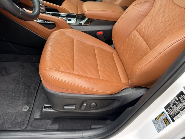 Vehicle image 61 of 71