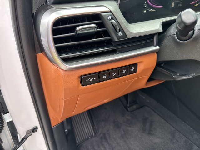 Vehicle image 56 of 71