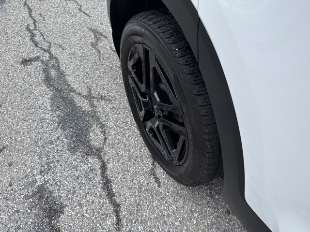 Vehicle image 32 of 71