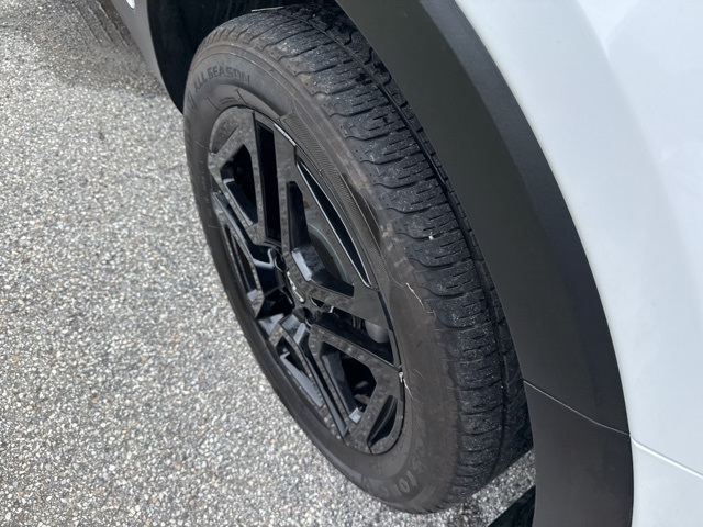 Vehicle image 33 of 71