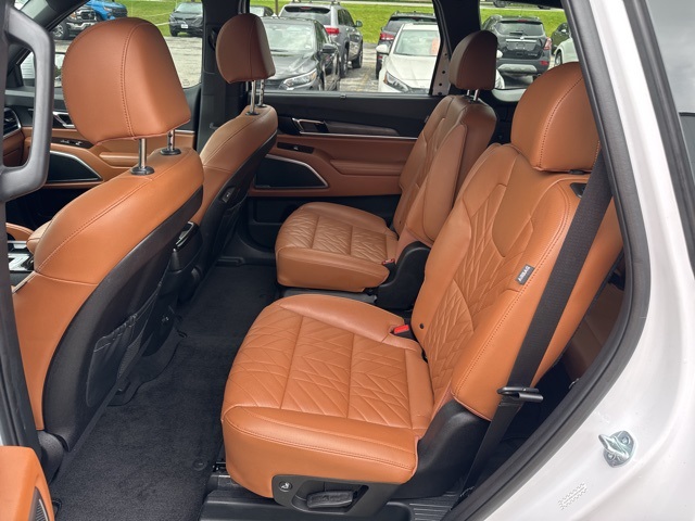 Vehicle image 39 of 71
