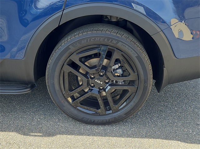 Vehicle image 8 of 34