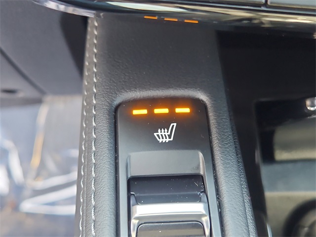 Vehicle image 18 of 34