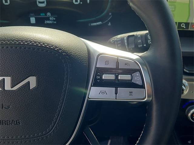 Vehicle image 25 of 34