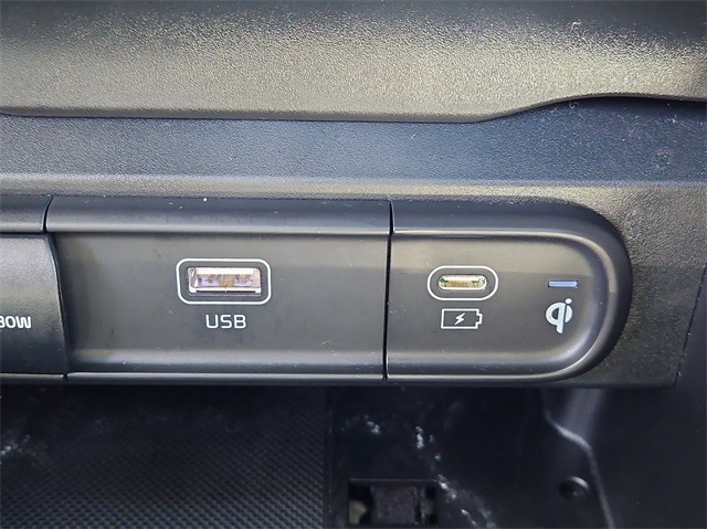 Vehicle image 17 of 34