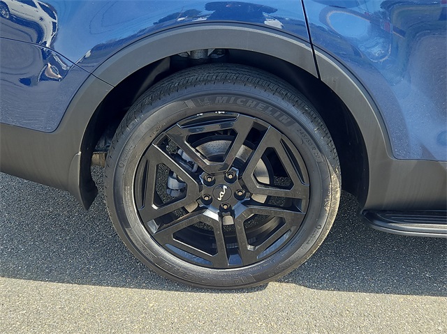 Vehicle image 9 of 34