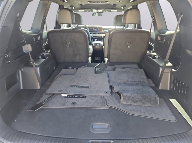 Vehicle image 33 of 34