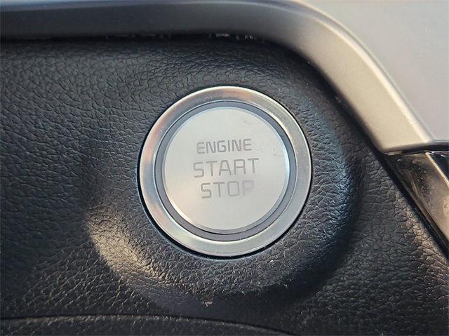 Vehicle image 23 of 34