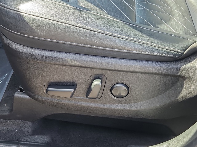 Vehicle image 21 of 34