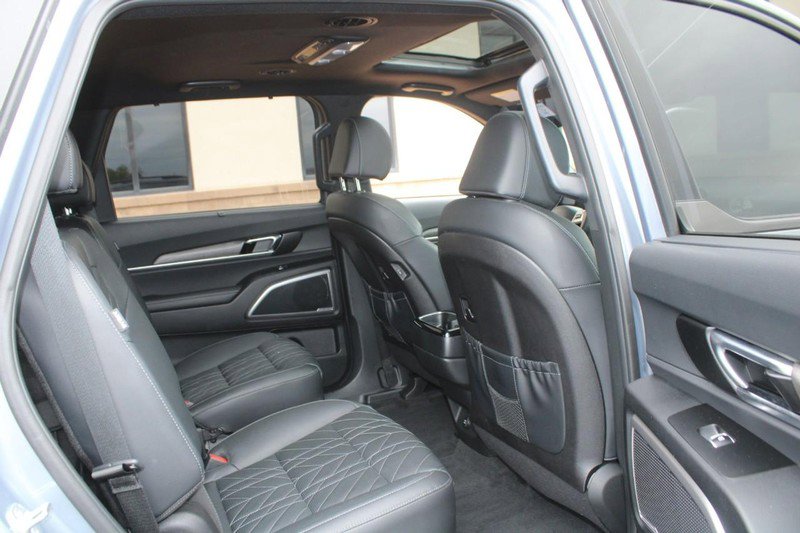 Vehicle image 11 of 24