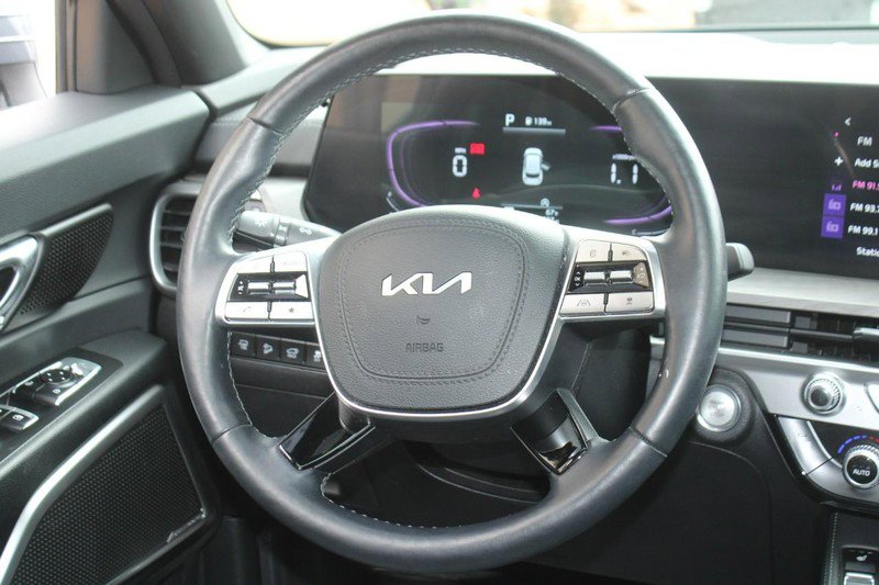 Vehicle image 14 of 24