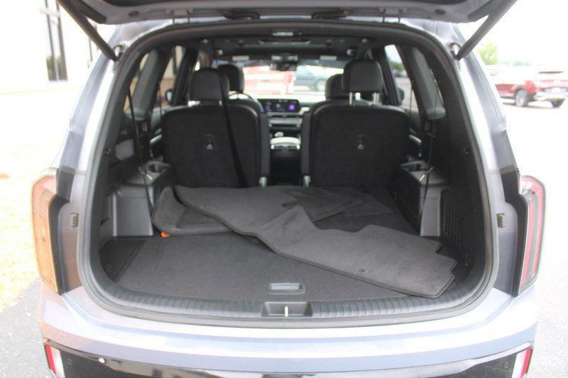 Vehicle image 8 of 24