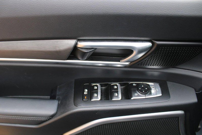 Vehicle image 18 of 24