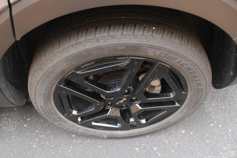 Vehicle image 9 of 24