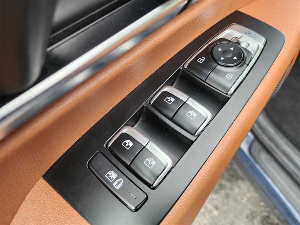 Vehicle image 31 of 36