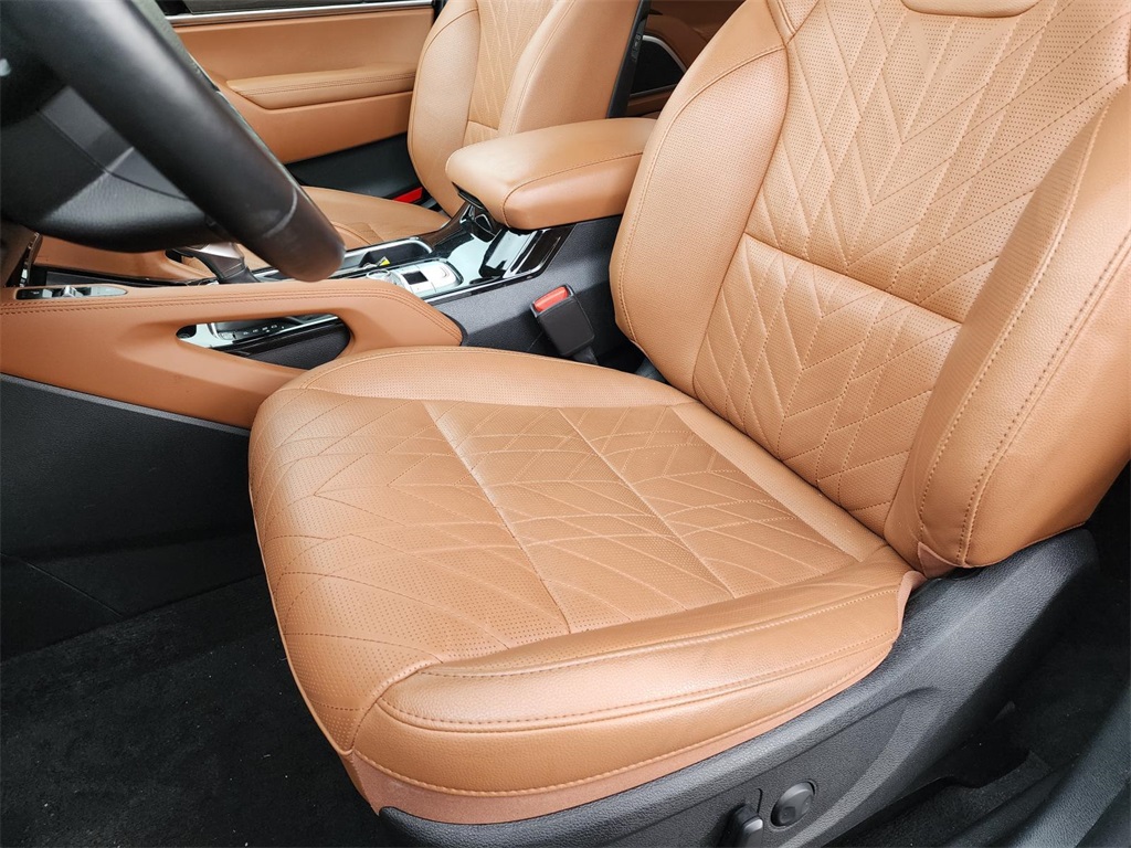 Vehicle image 26 of 36