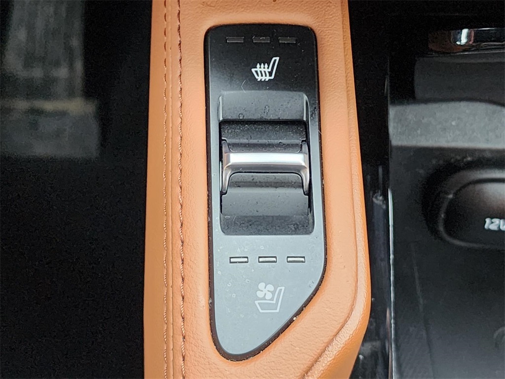 Vehicle image 15 of 36