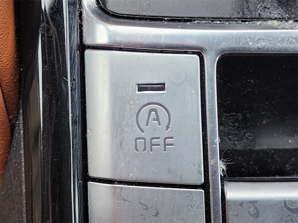 Vehicle image 32 of 36