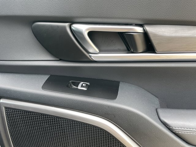 Vehicle image 18 of 58