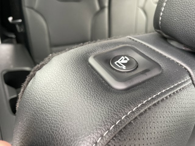 Vehicle image 21 of 58