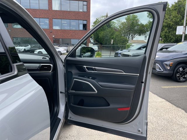 Vehicle image 9 of 58