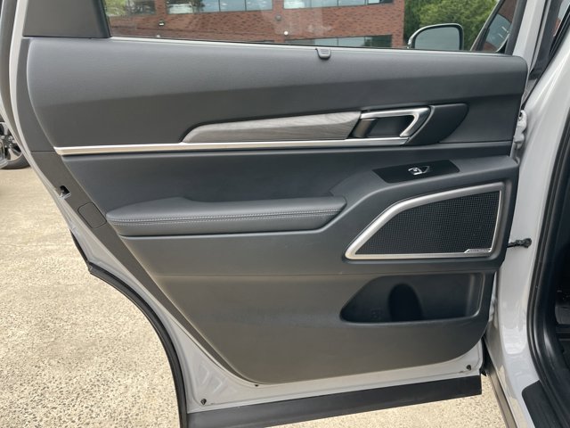 Vehicle image 28 of 58