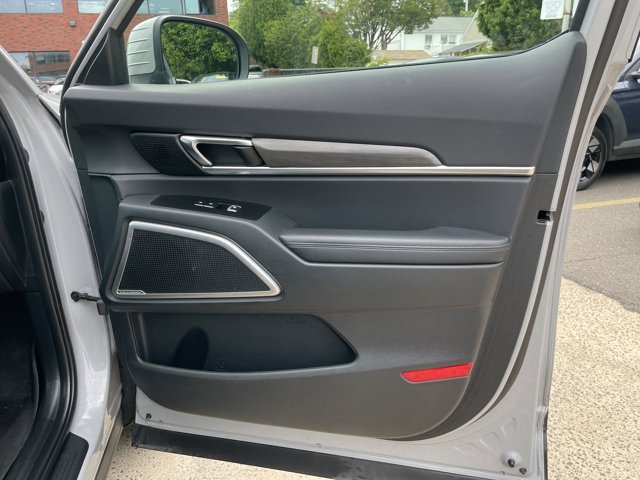 Vehicle image 10 of 58