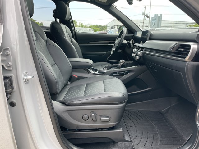 Vehicle image 13 of 58
