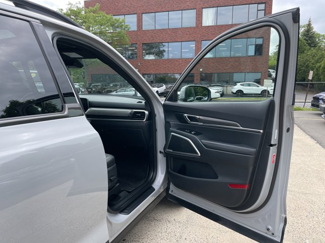 Vehicle image 8 of 58