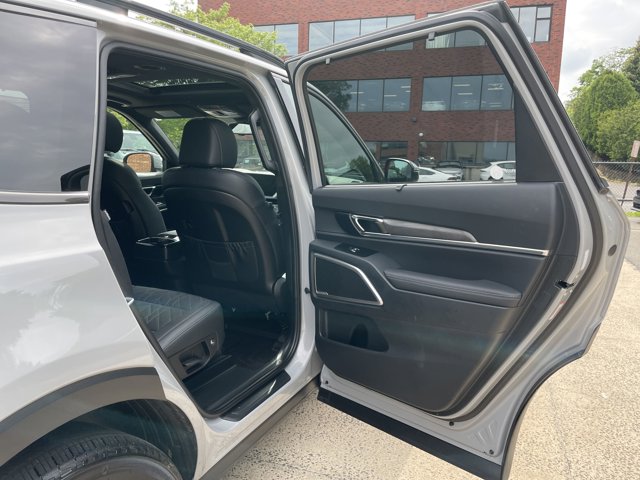 Vehicle image 16 of 58