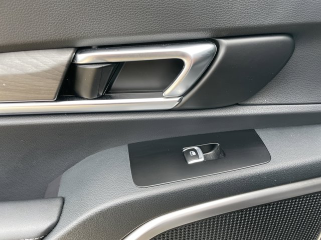 Vehicle image 29 of 58