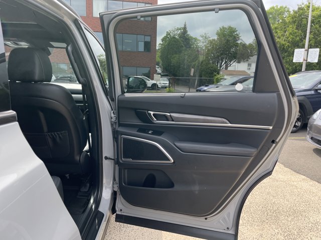 Vehicle image 17 of 58