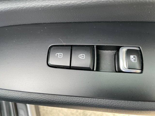 Vehicle image 11 of 58