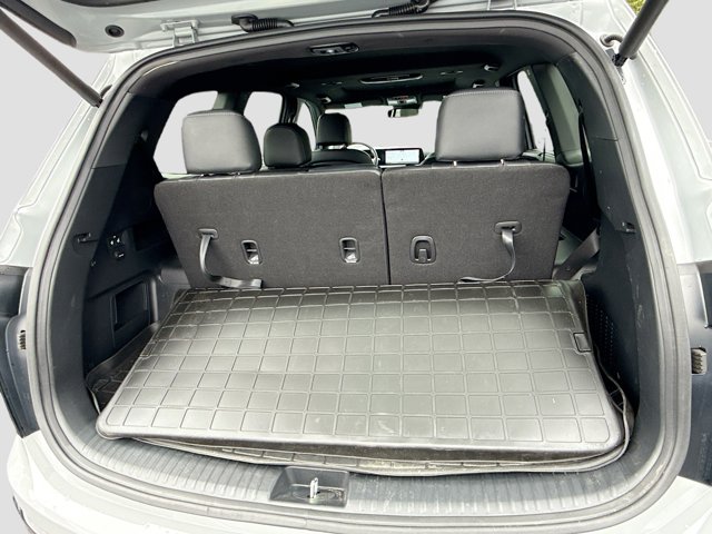 Vehicle image 10 of 34