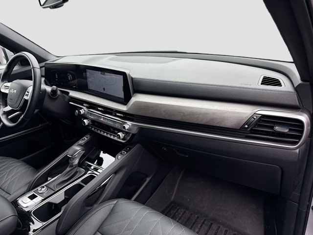 Vehicle image 18 of 34