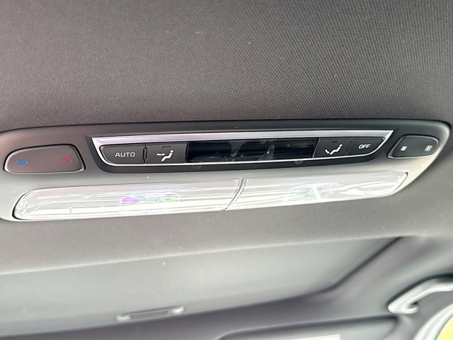 Vehicle image 31 of 34