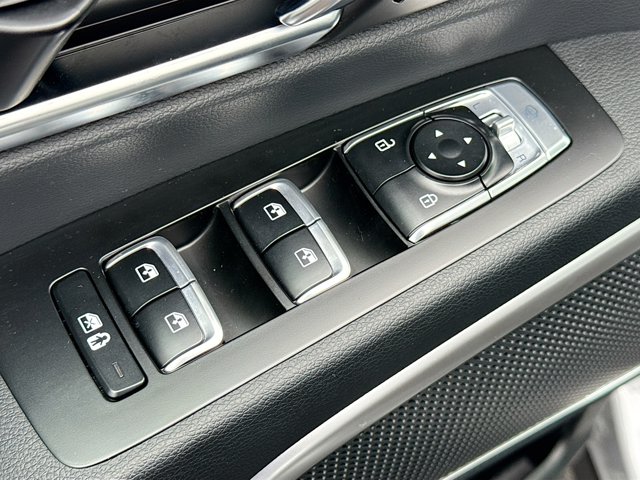 Vehicle image 33 of 34