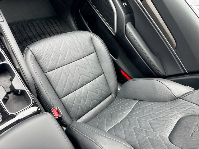 Vehicle image 14 of 34