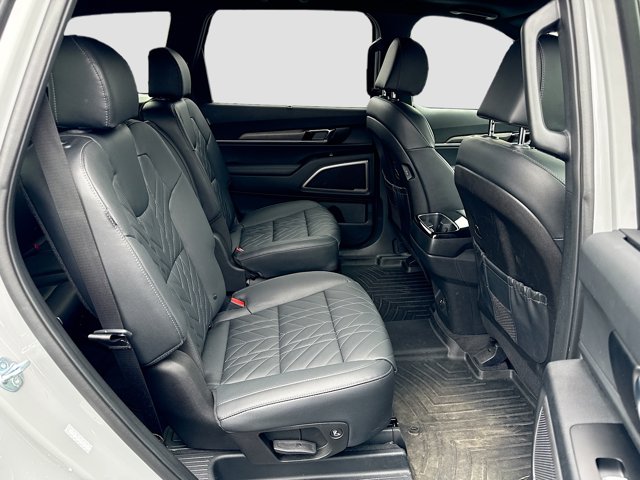 Vehicle image 16 of 34
