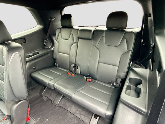 Vehicle image 13 of 34