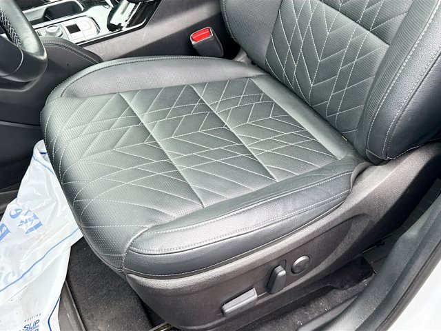 Vehicle image 17 of 34