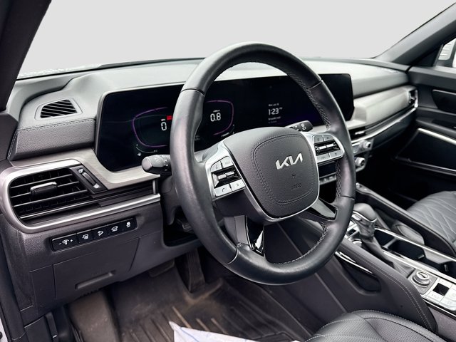 Vehicle image 20 of 34