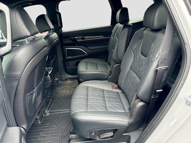 Vehicle image 15 of 34