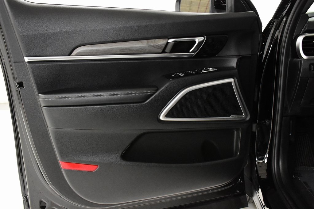 Vehicle image 11 of 36
