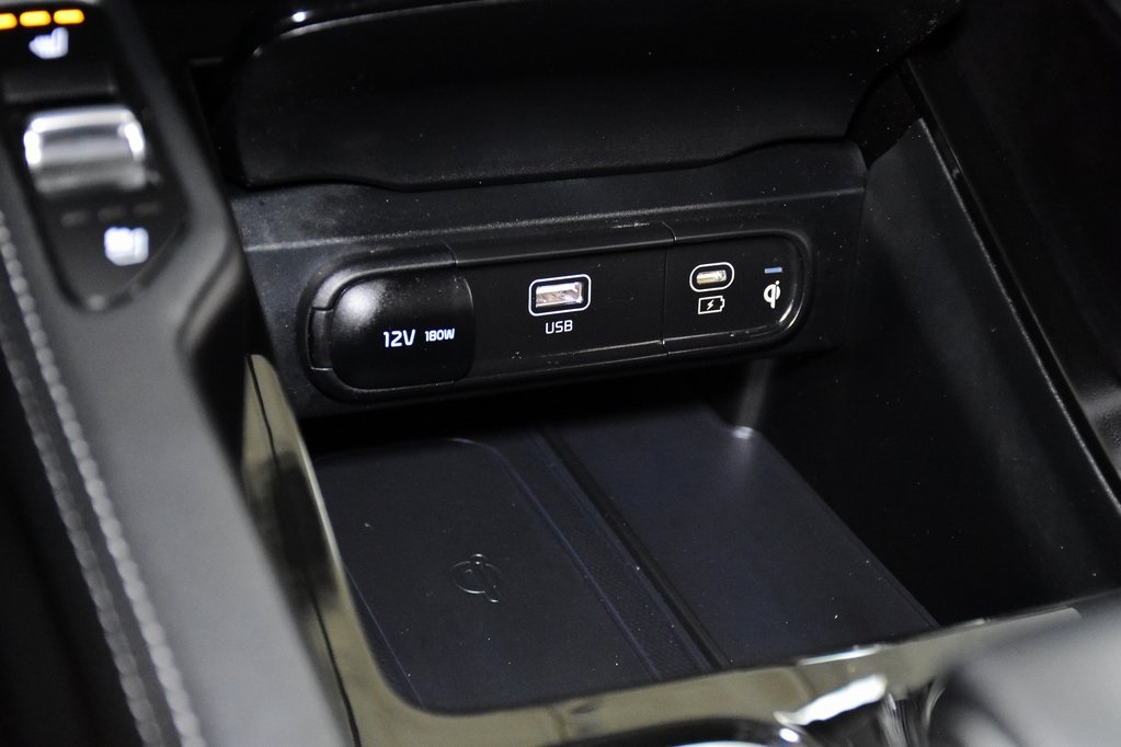 Vehicle image 24 of 36
