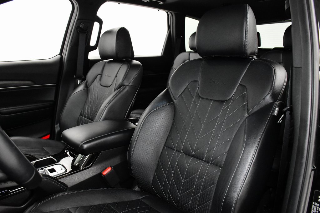 Vehicle image 13 of 36
